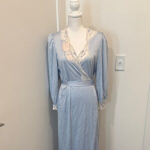 Vintage Lorraine robe